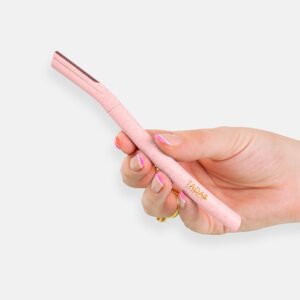 tada-biodegradable-face-eyebrow-razor-pink-hand